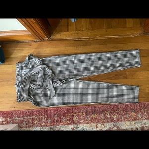 Size 4 pants, super stretchy and comfy. Tie around the front